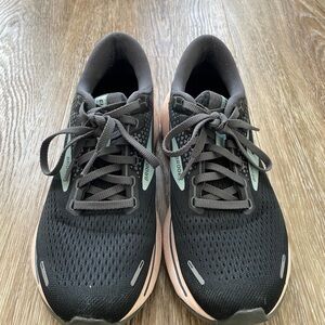 Brooks Women's Running Shoes - Black and Pink